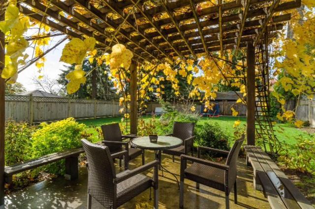 Imperial House Bed & Breakfast Burnaby Dış mekan fotoğraf