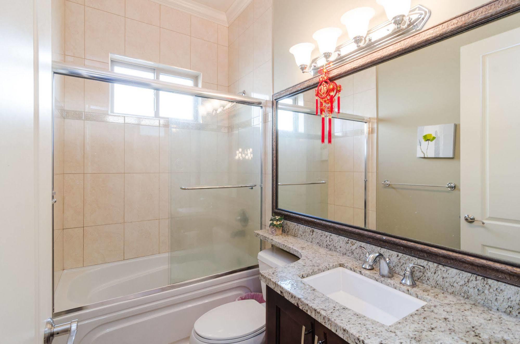 Imperial House Bed & Breakfast Burnaby Dış mekan fotoğraf